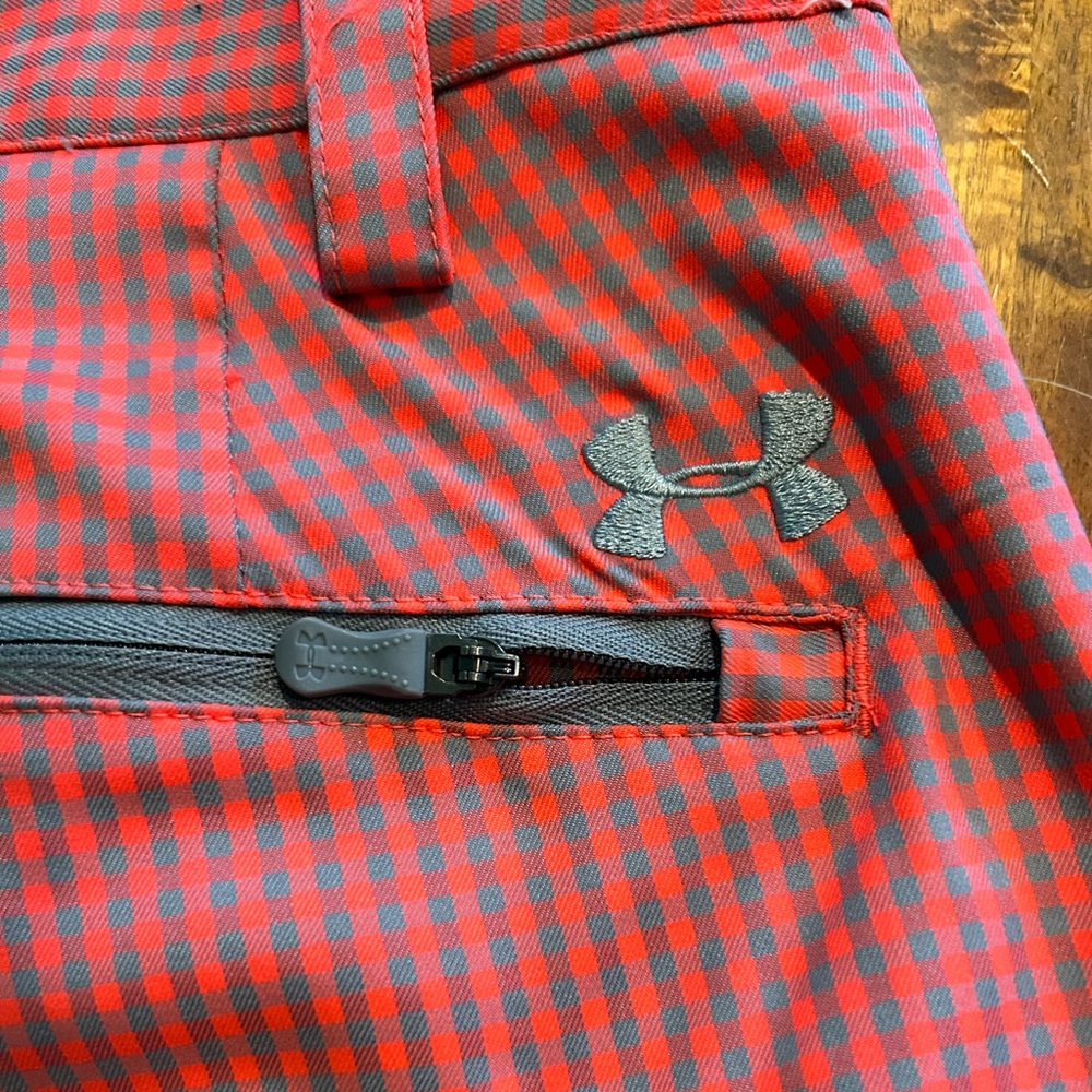 Under Armour Red Grey Gray Check Pattern Golf Shorts VGC! 34 waist 11 in. inseam